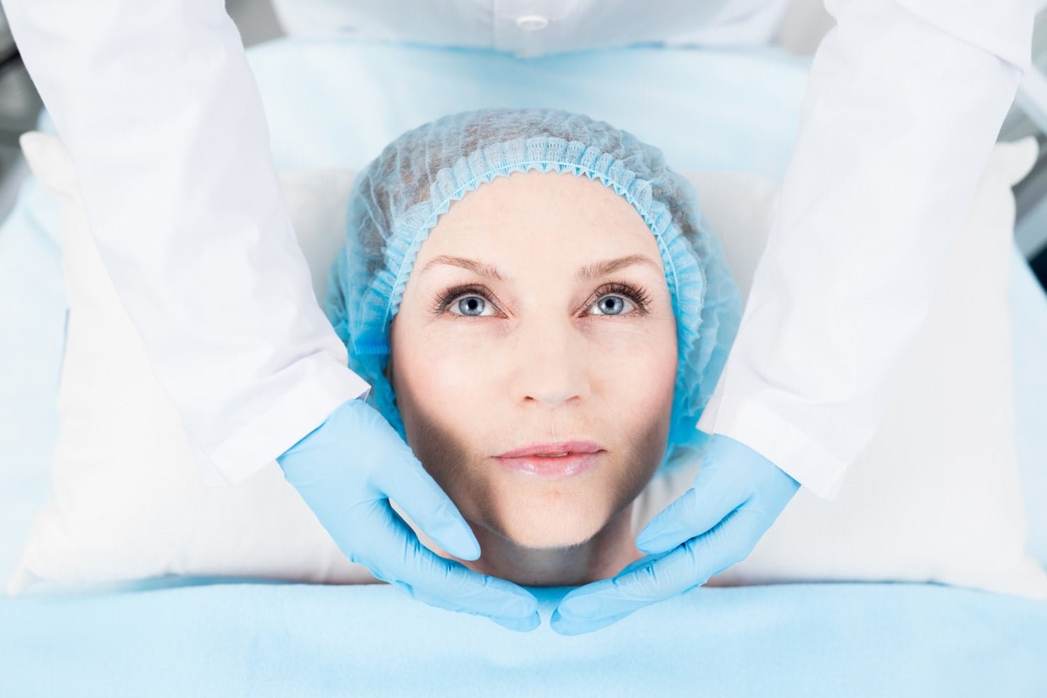 Stirn- und Bügelstraffung (Stirnstraffung 1 alın ve şakak germe ameliyatı (kaş kaldırma)